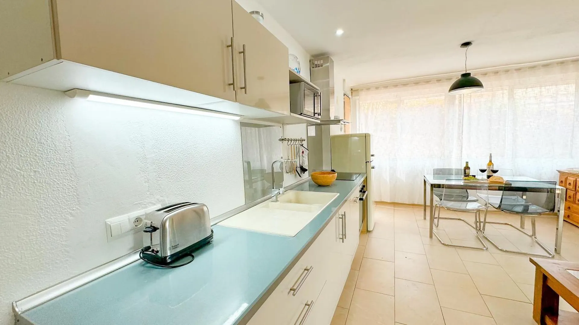 Bahamas Apartment Nerja
