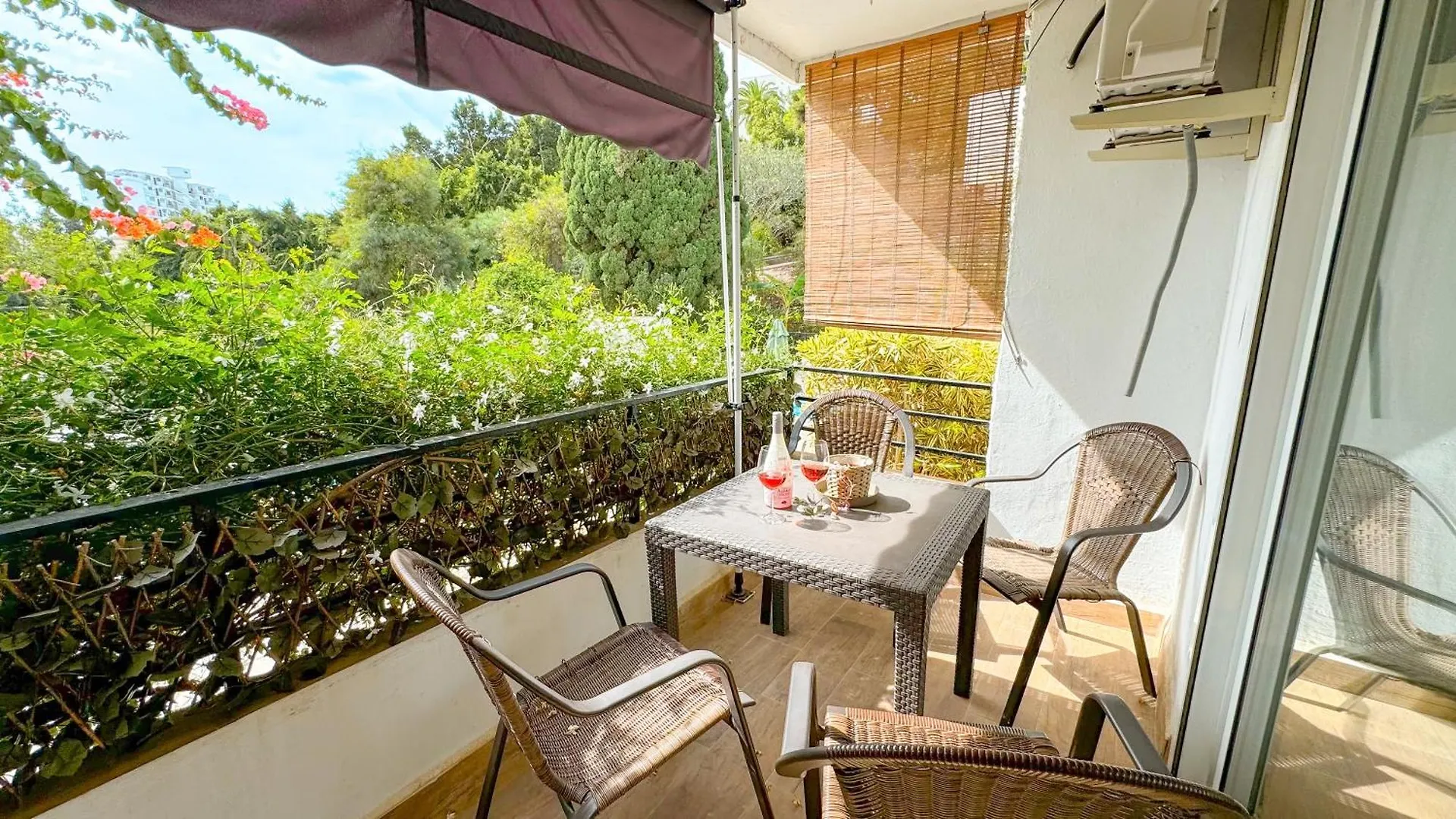 Bahamas Apartment Nerja