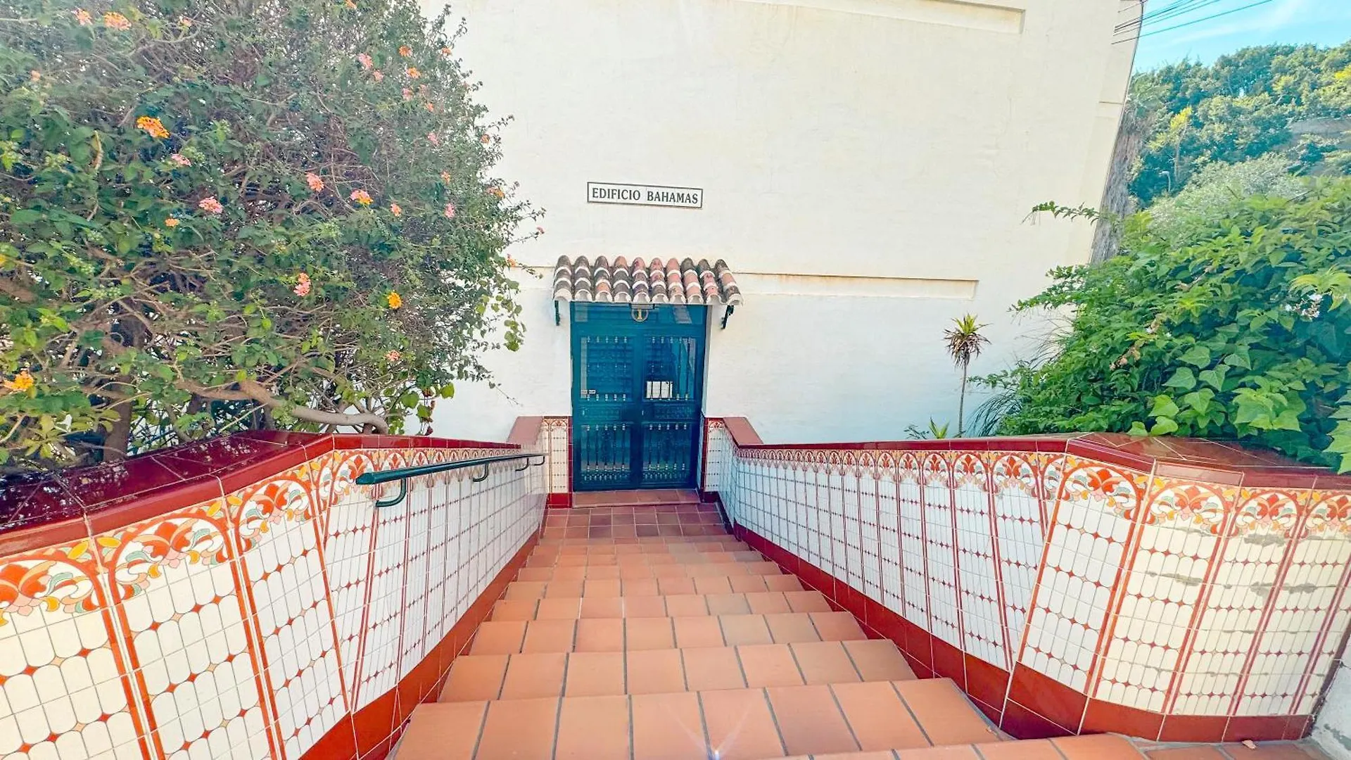 Bahamas Apartment Nerja