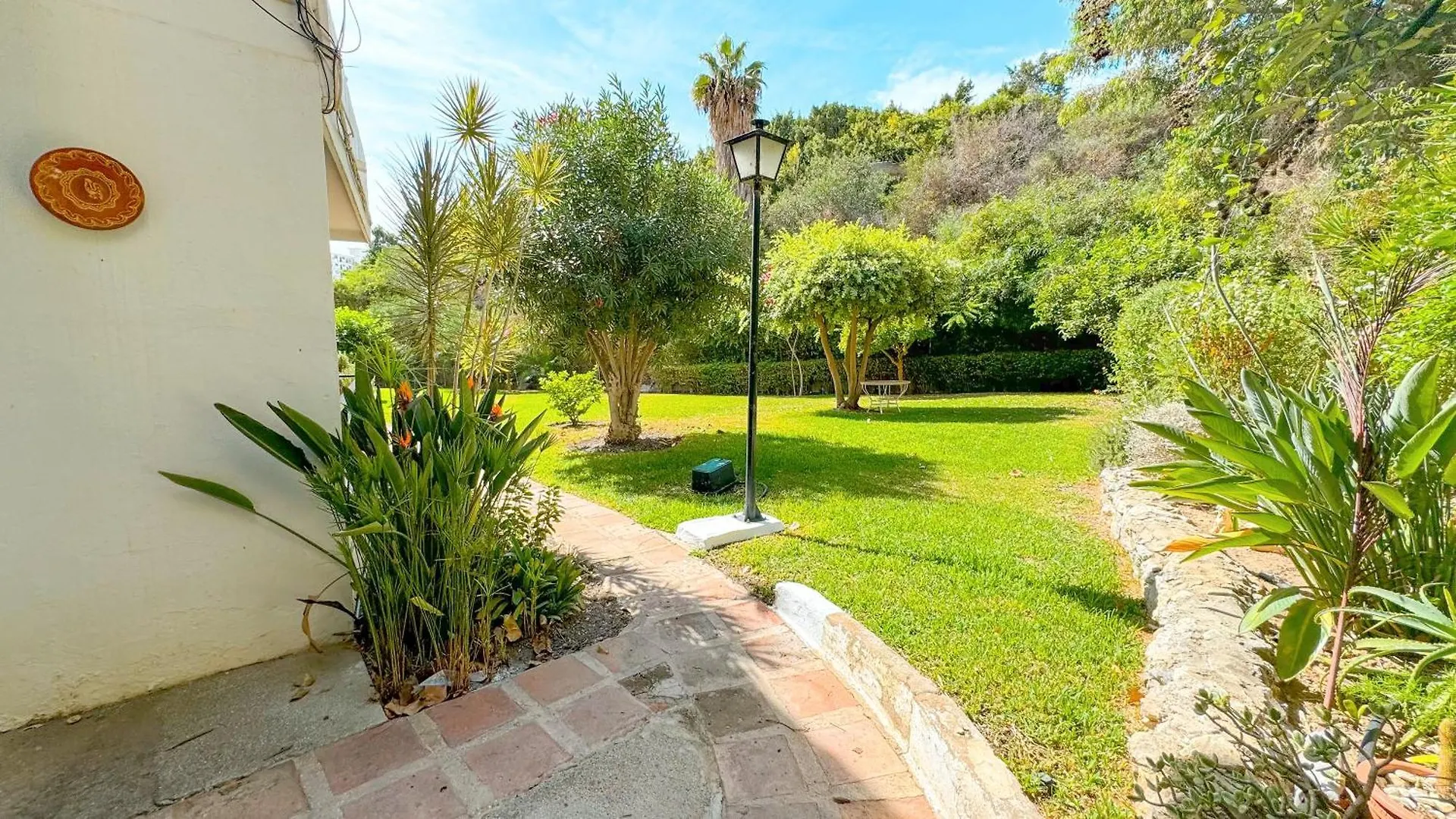 Bahamas Apartment Nerja