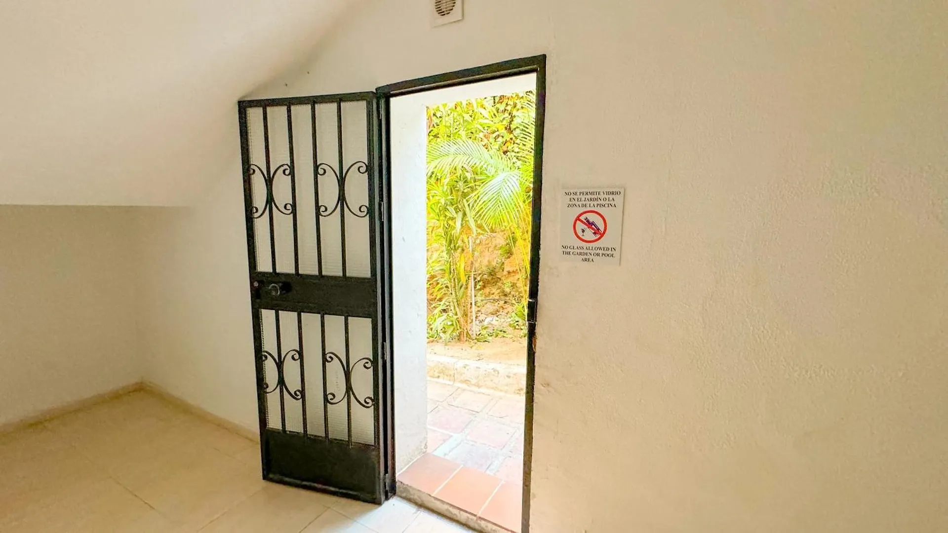 Bahamas Apartment Nerja